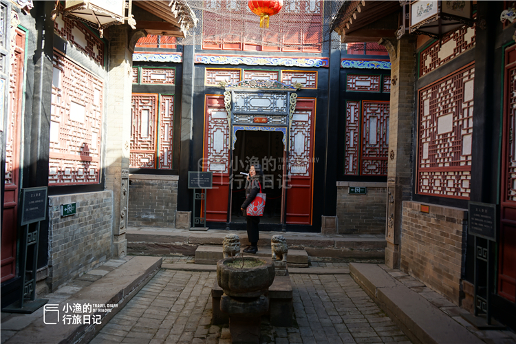 陕西黄土高原上有座“小故宫”, 花43年建成，主人比皇帝还奢侈